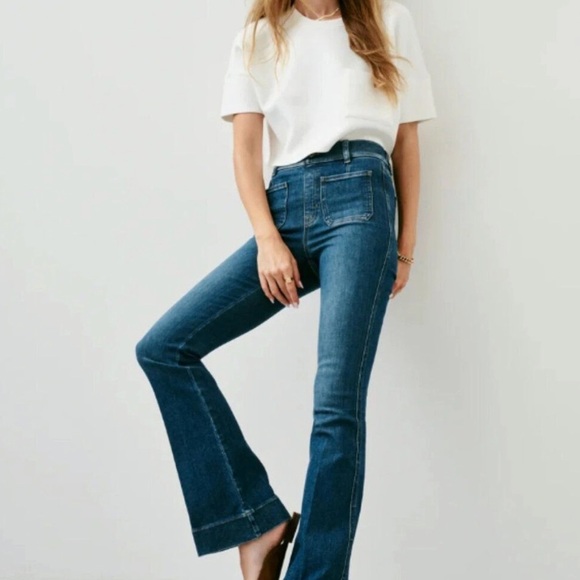 Spanx Everywear Flare Jeans Patch Pocket Stretch Denim Size M Medium Petite - Picture 1 of 9
